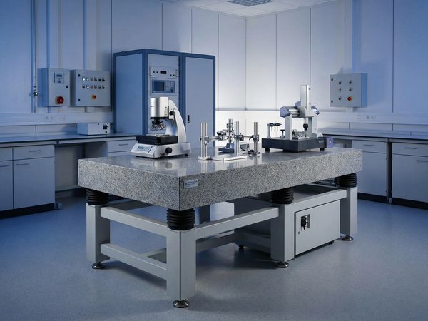 Anti-Vibration Table